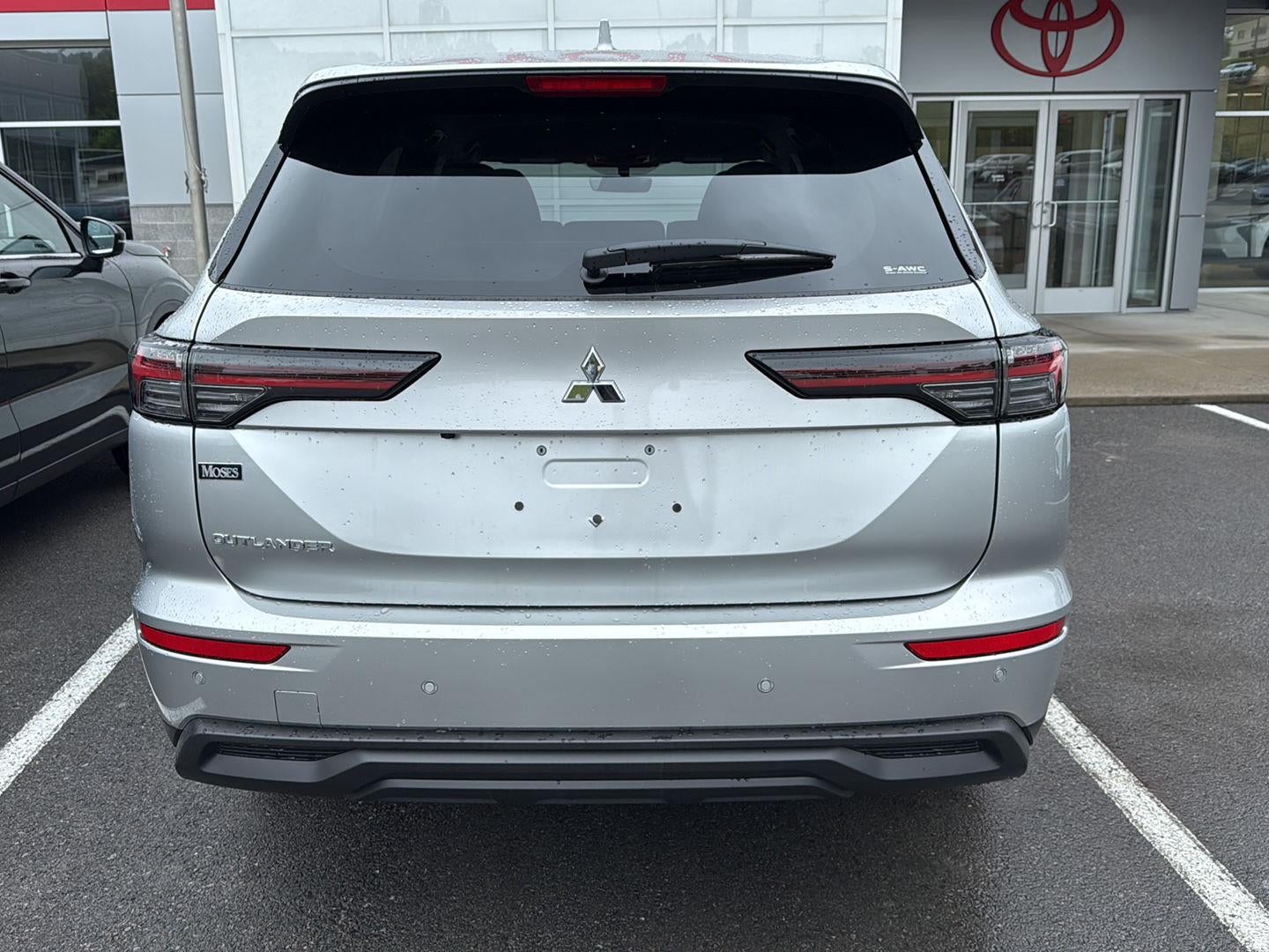 2026 Mitsubishi Outlander ES