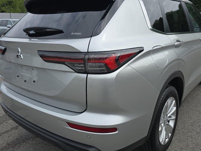 2026 Mitsubishi Outlander ES