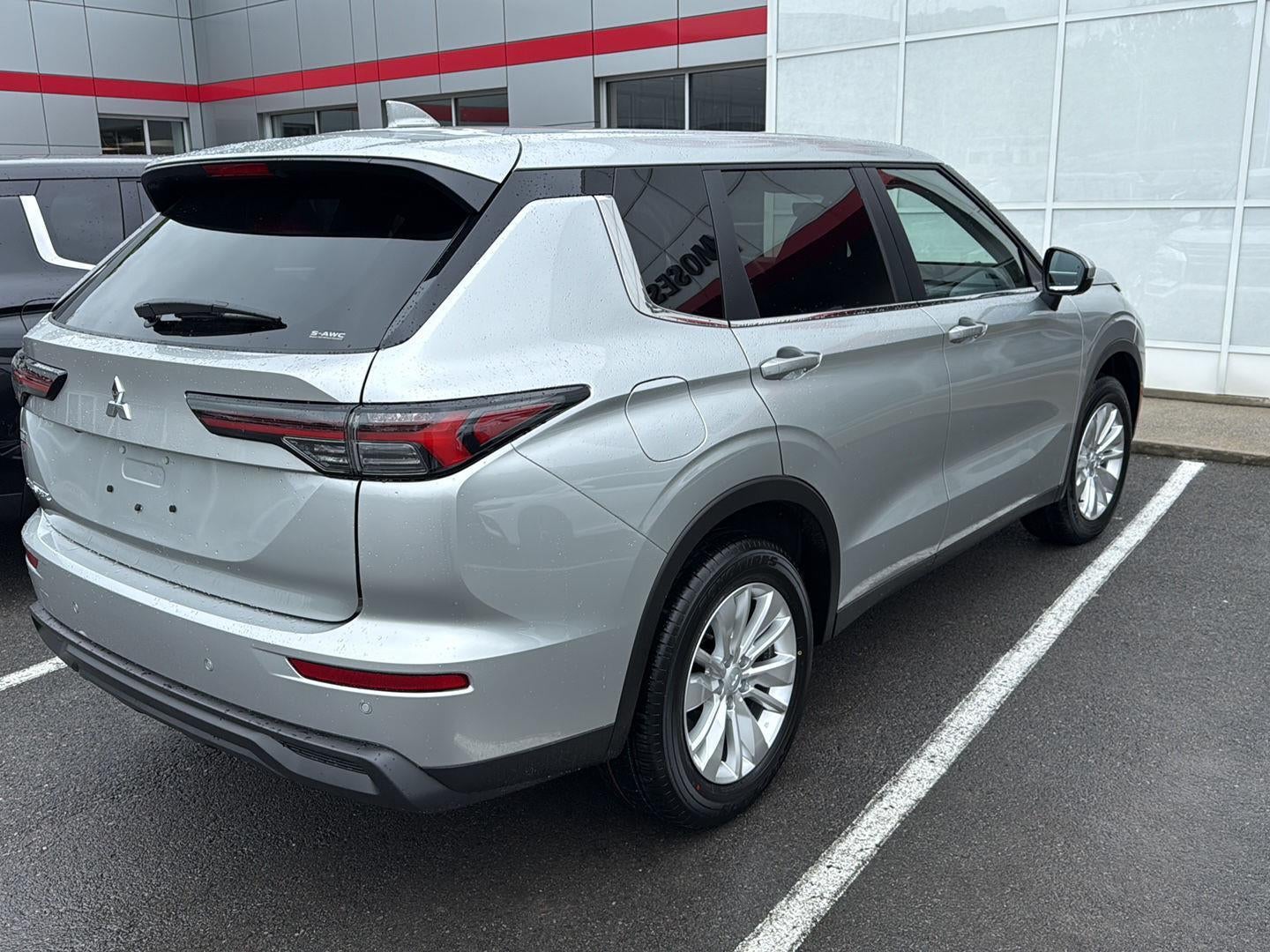 2026 Mitsubishi Outlander ES