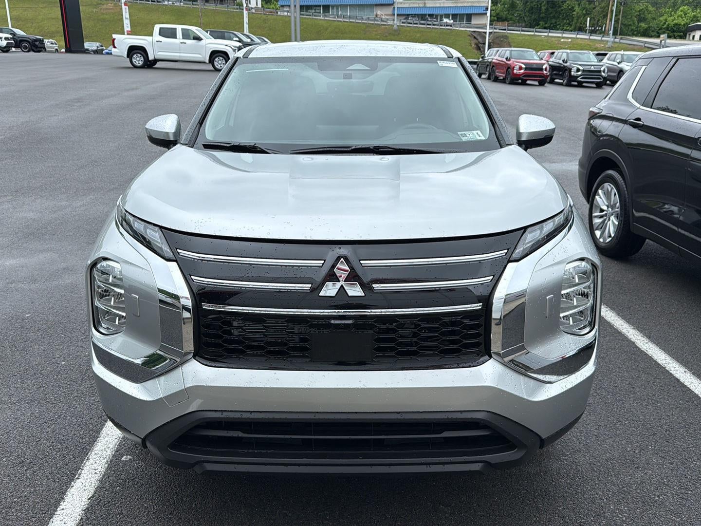 2026 Mitsubishi Outlander ES