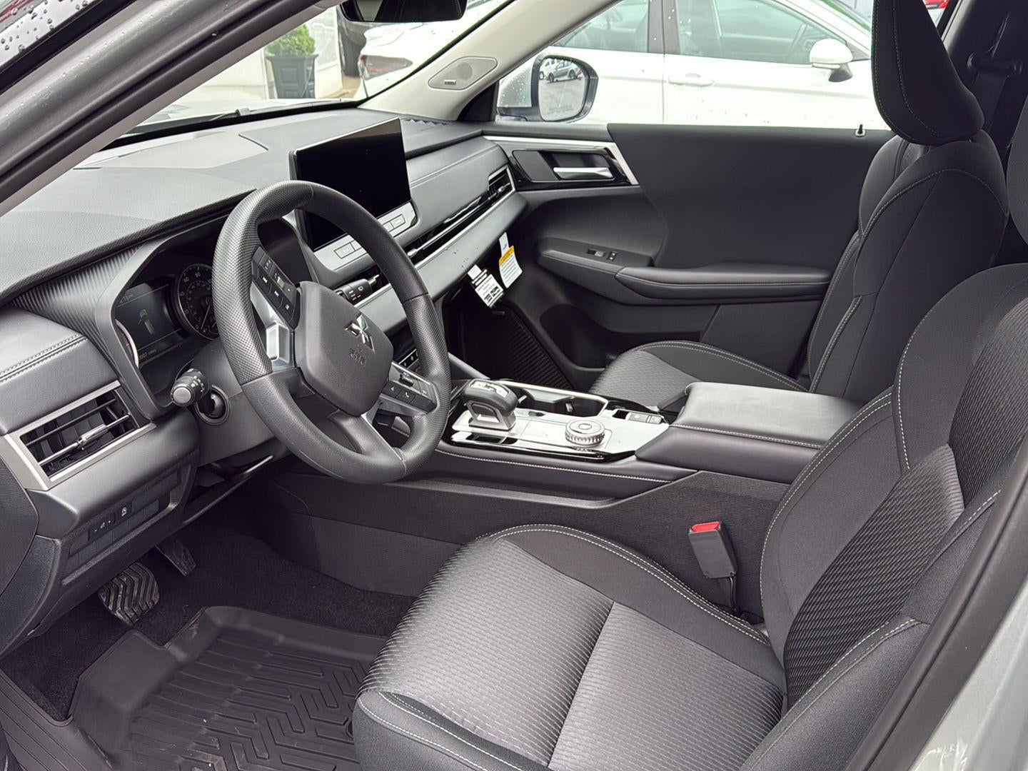 2026 Mitsubishi Outlander ES