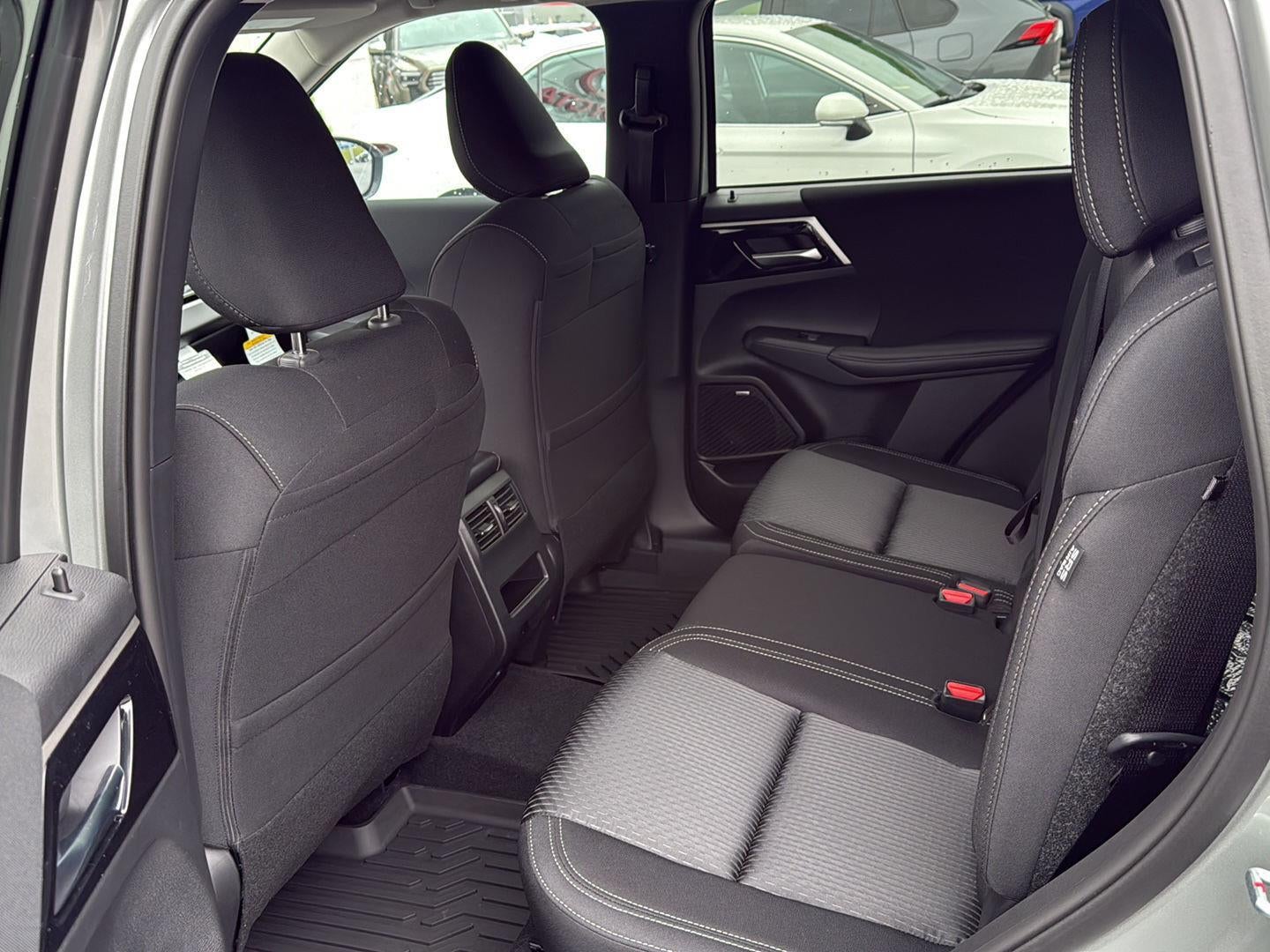 2026 Mitsubishi Outlander ES