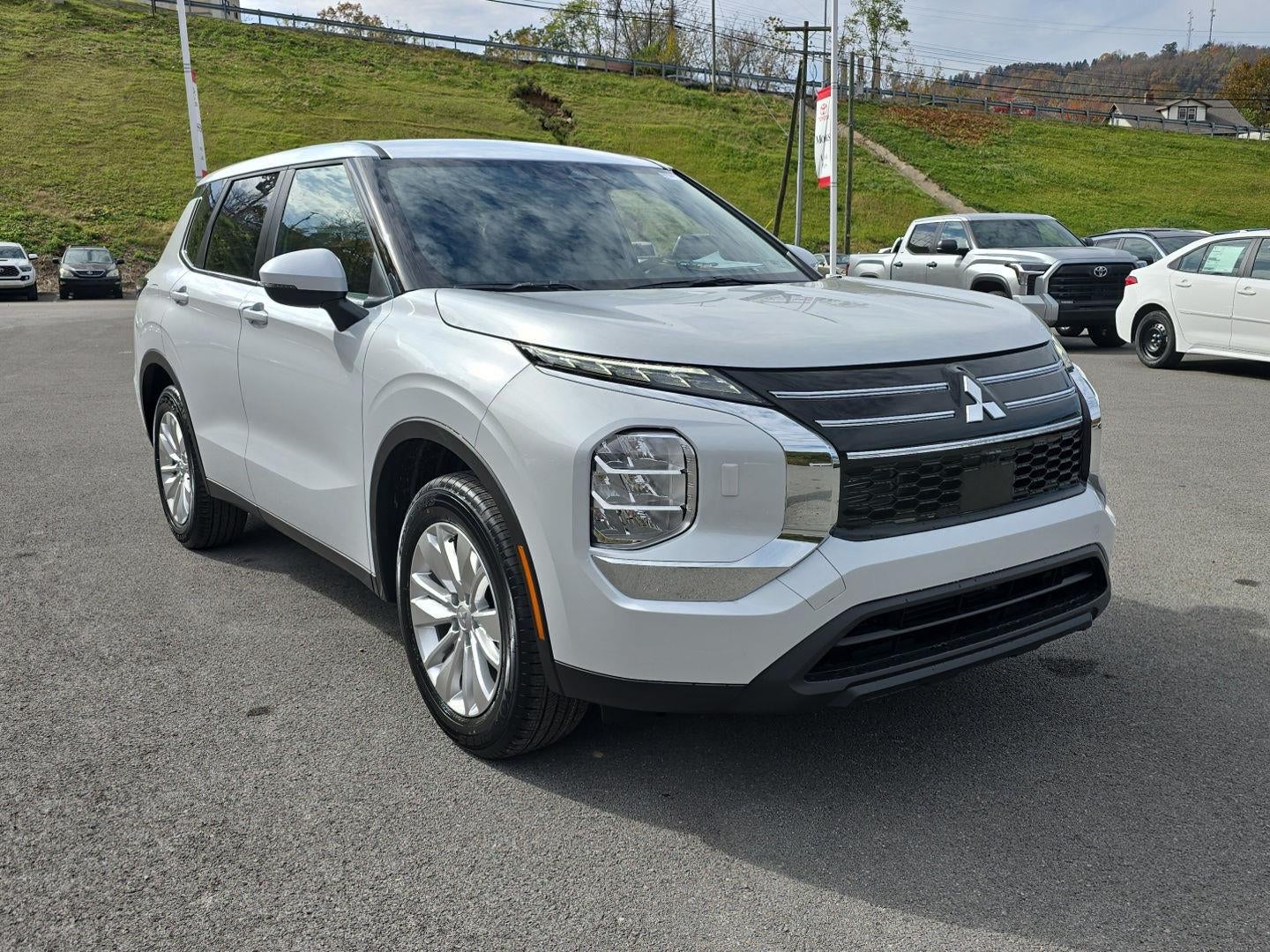 2027 Mitsubishi OUTLANDER ES S-AWC