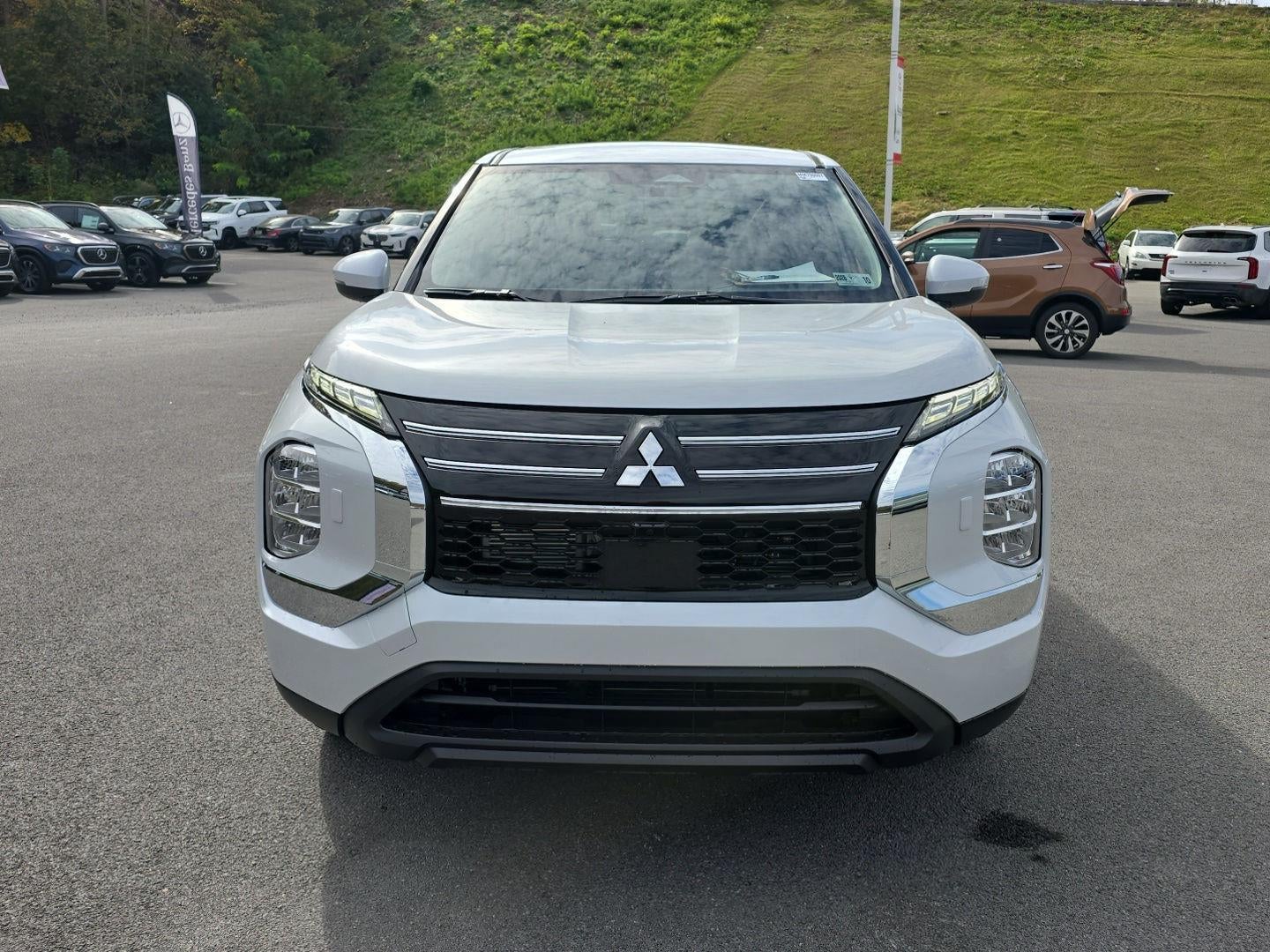 2027 Mitsubishi OUTLANDER ES S-AWC