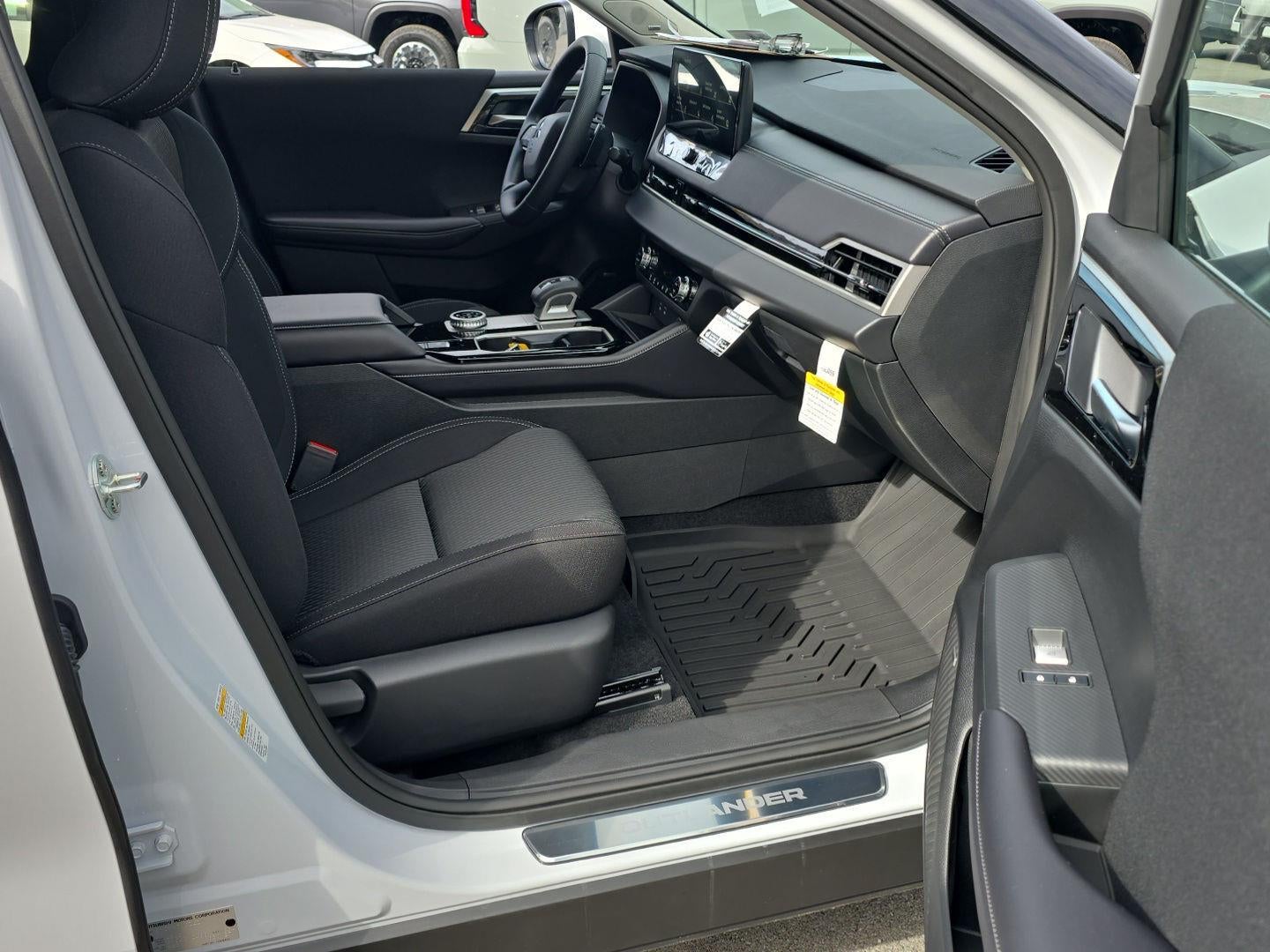 2027 Mitsubishi OUTLANDER ES S-AWC