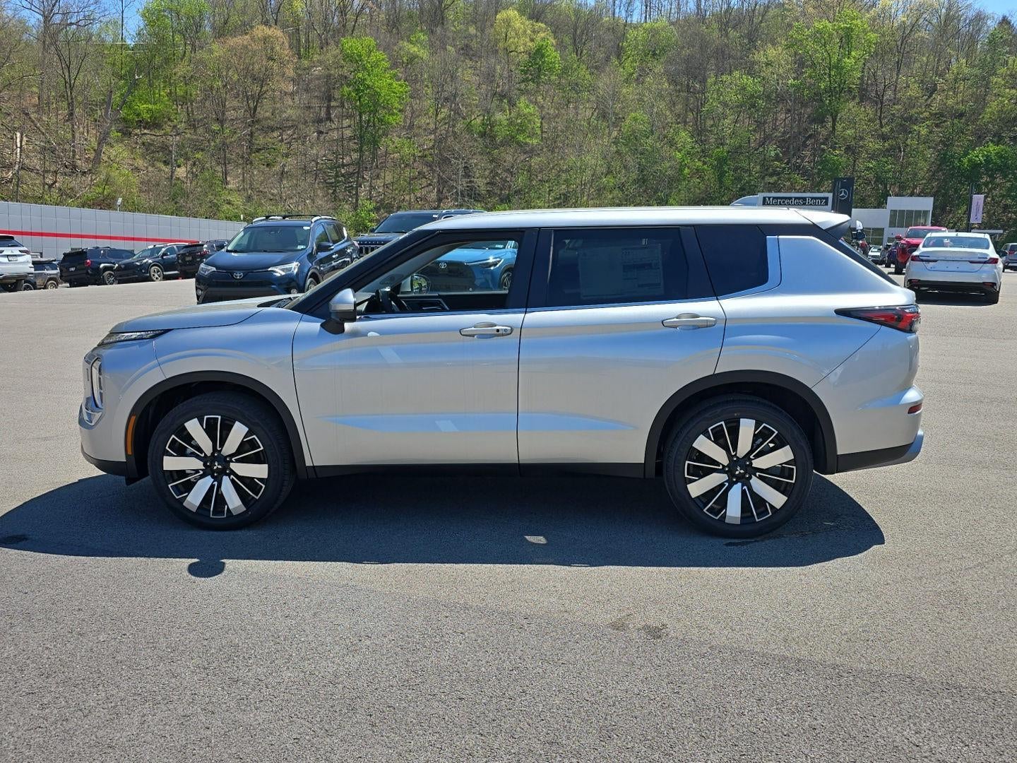 2026 Mitsubishi Outlander SE