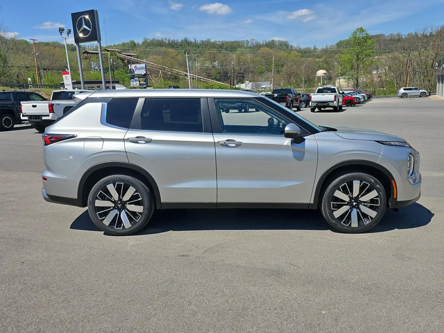 2026 Mitsubishi Outlander SE