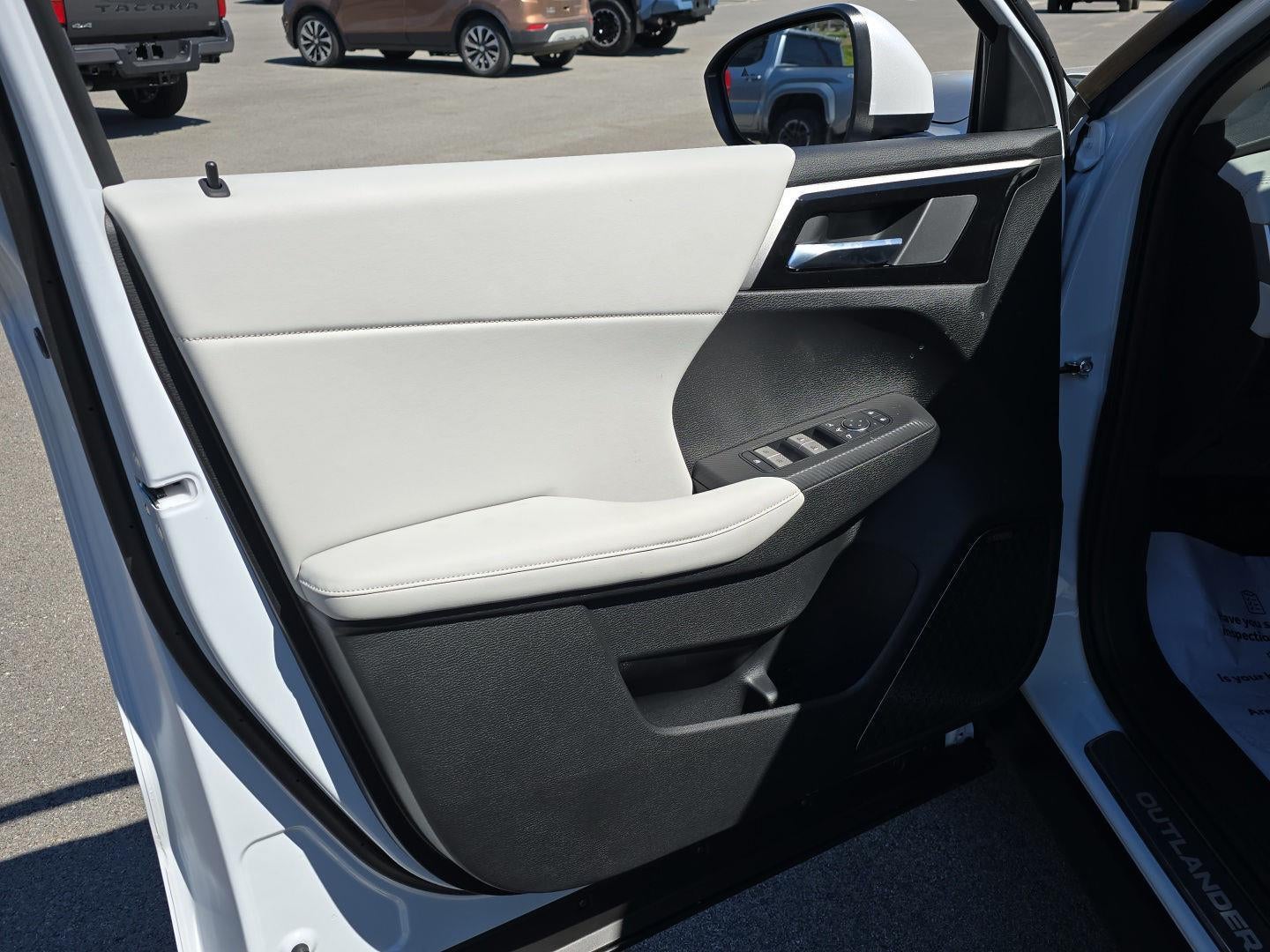 2026 Mitsubishi Outlander SE