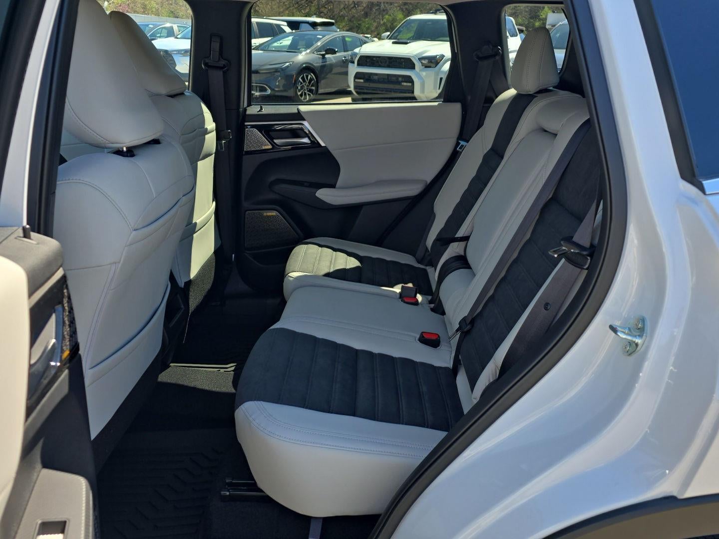 2026 Mitsubishi Outlander SE