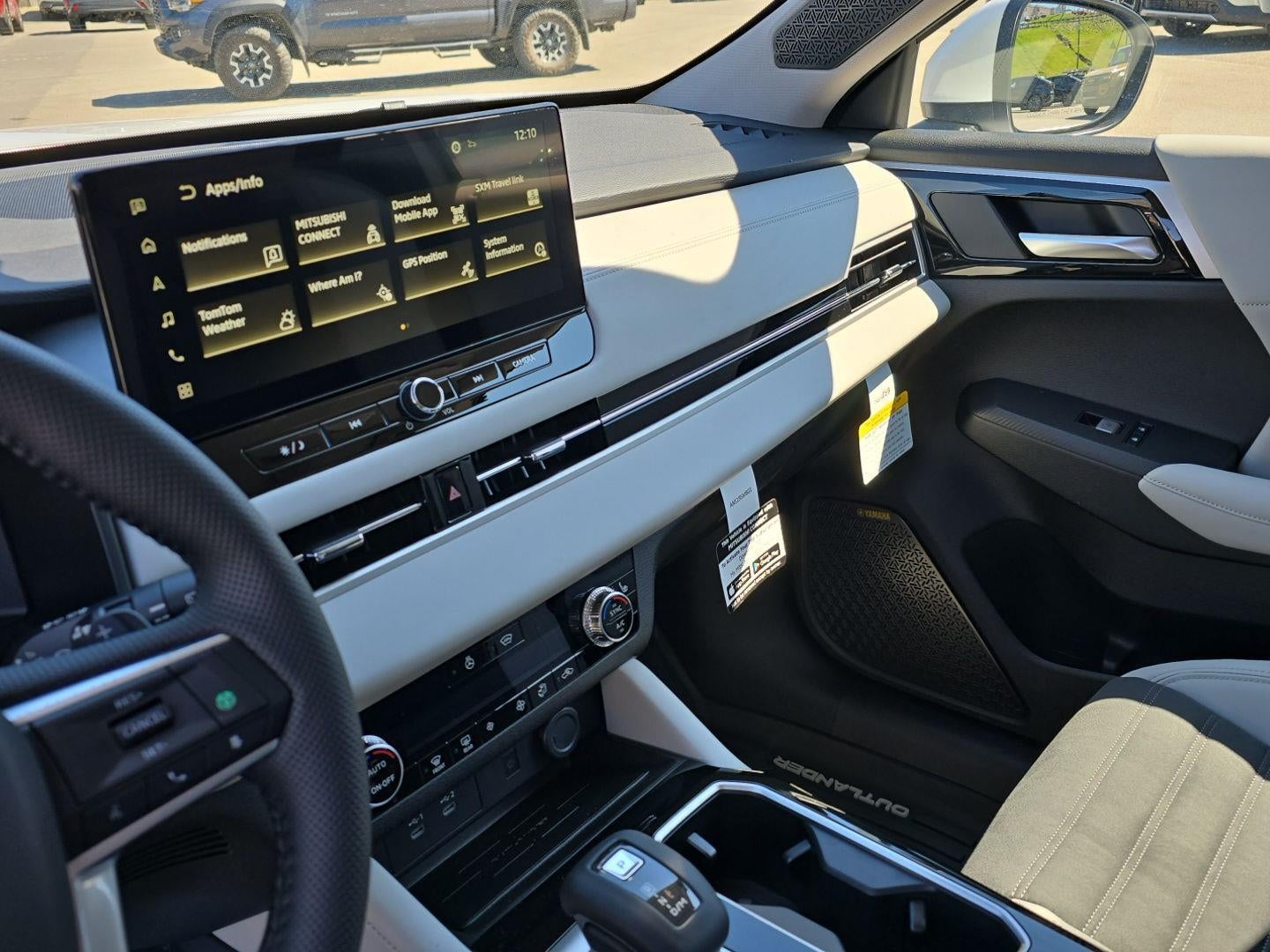 2026 Mitsubishi Outlander SE