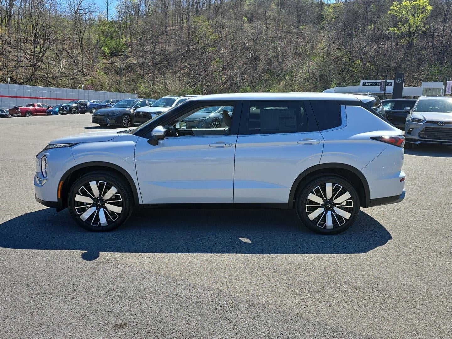 2026 Mitsubishi Outlander SE