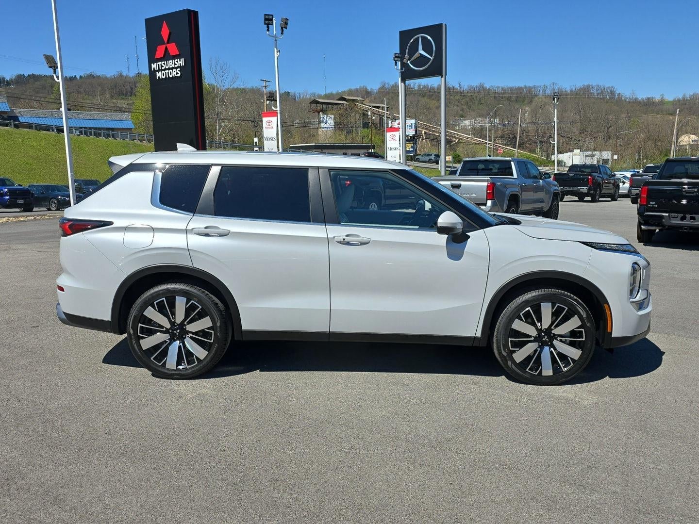 2026 Mitsubishi Outlander SE