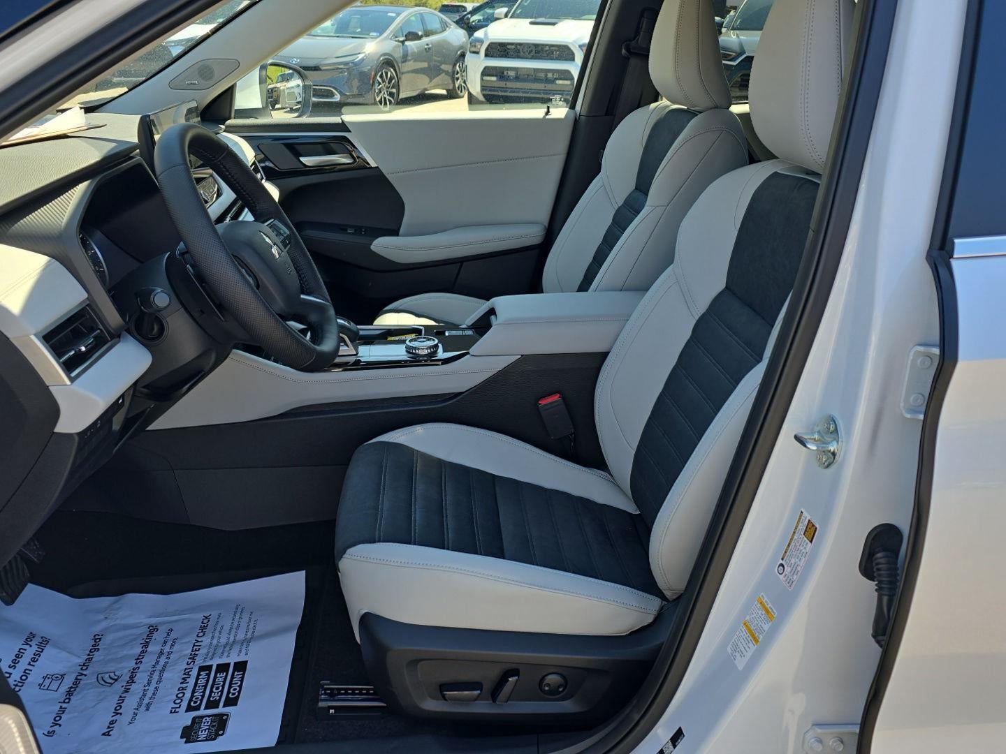 2026 Mitsubishi Outlander SE