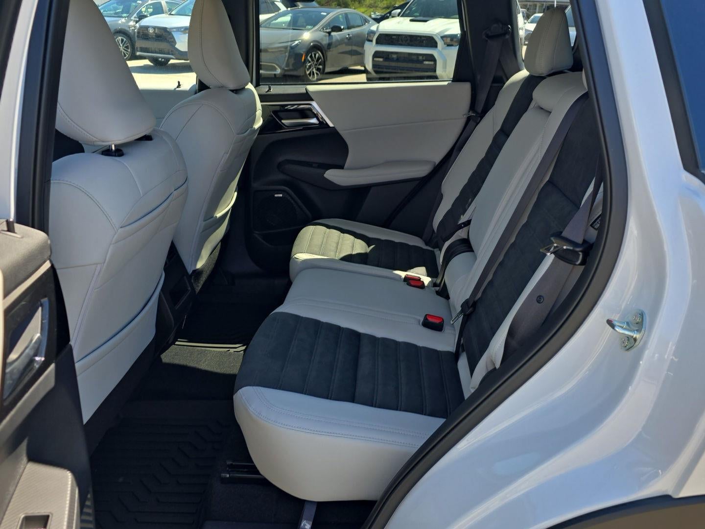 2026 Mitsubishi Outlander SE