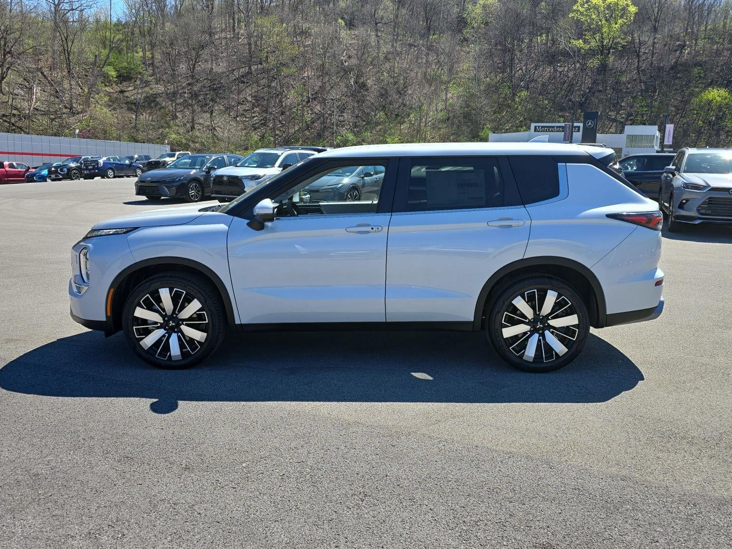 2026 Mitsubishi Outlander SE