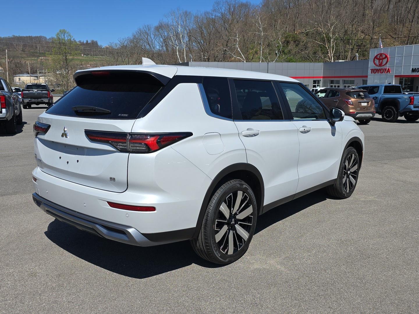 2026 Mitsubishi Outlander SE