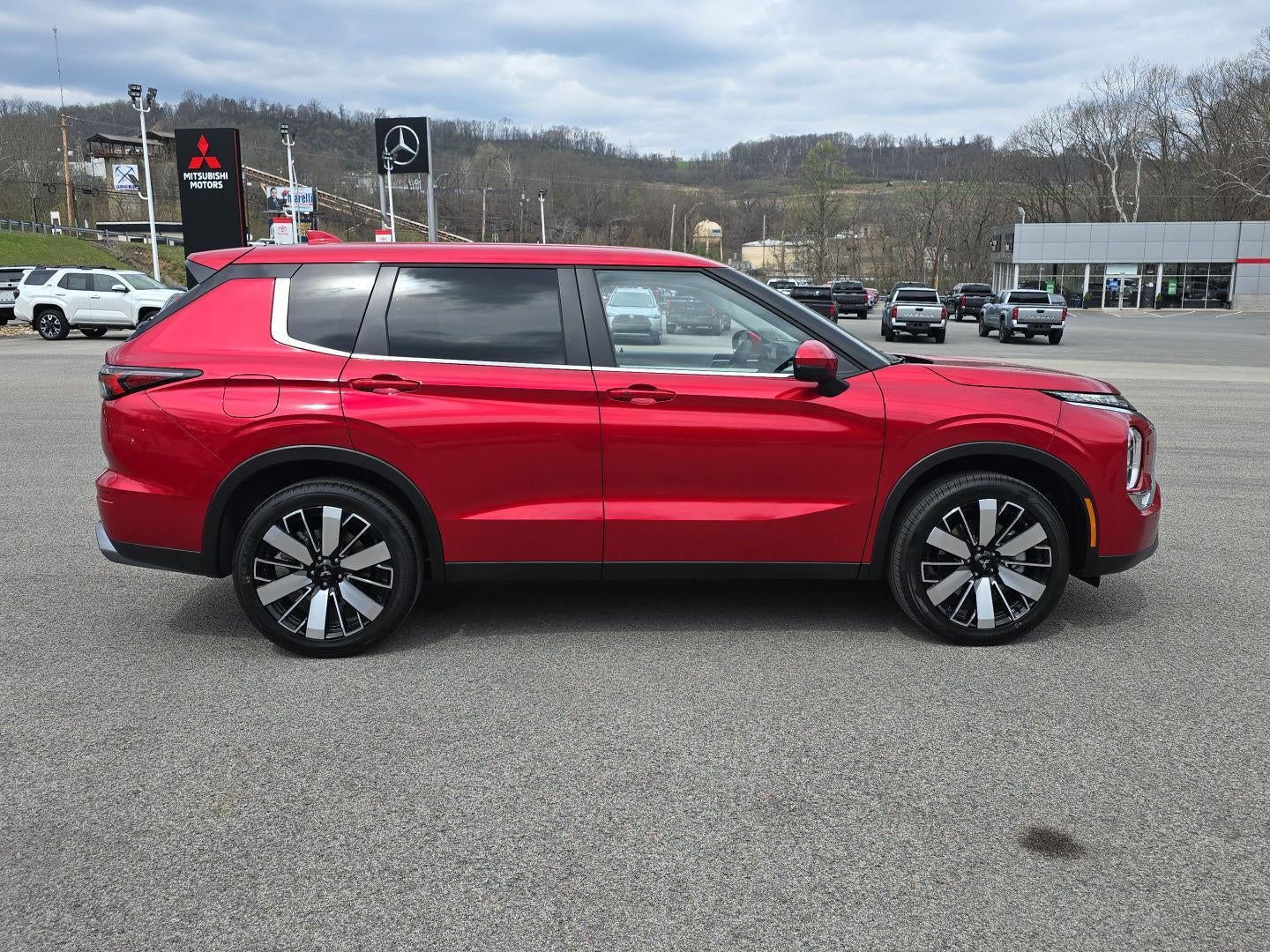 2026 Mitsubishi Outlander SE