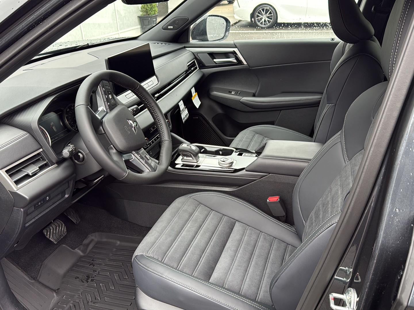 2026 Mitsubishi Outlander LE