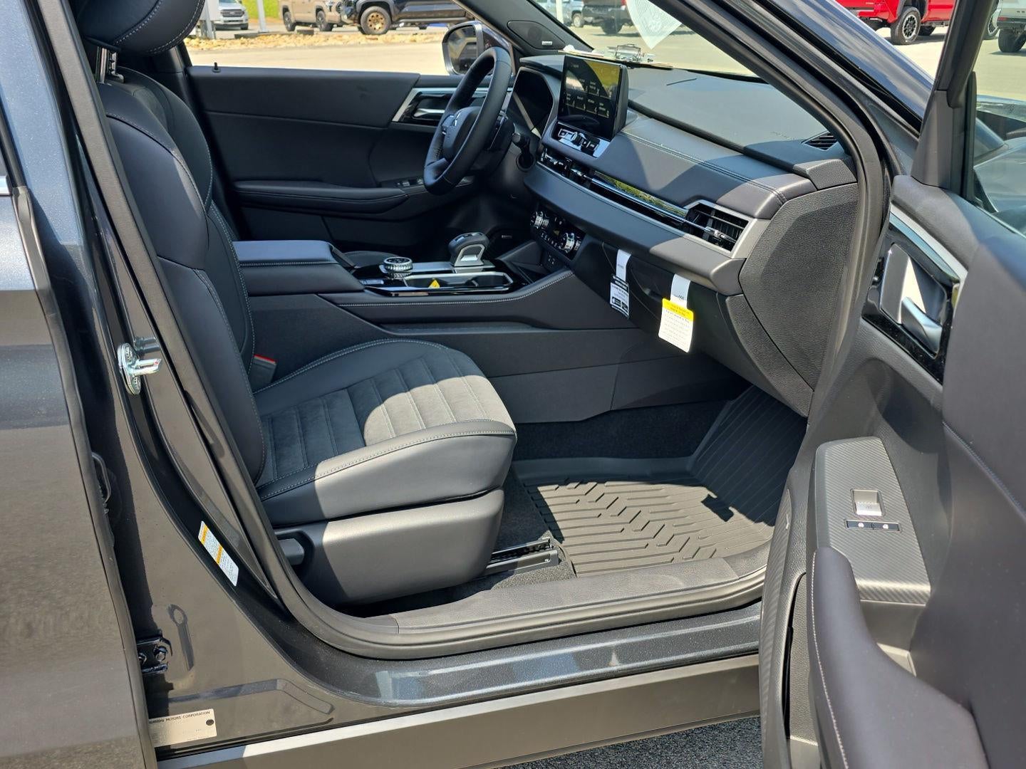 2026 Mitsubishi Outlander LE