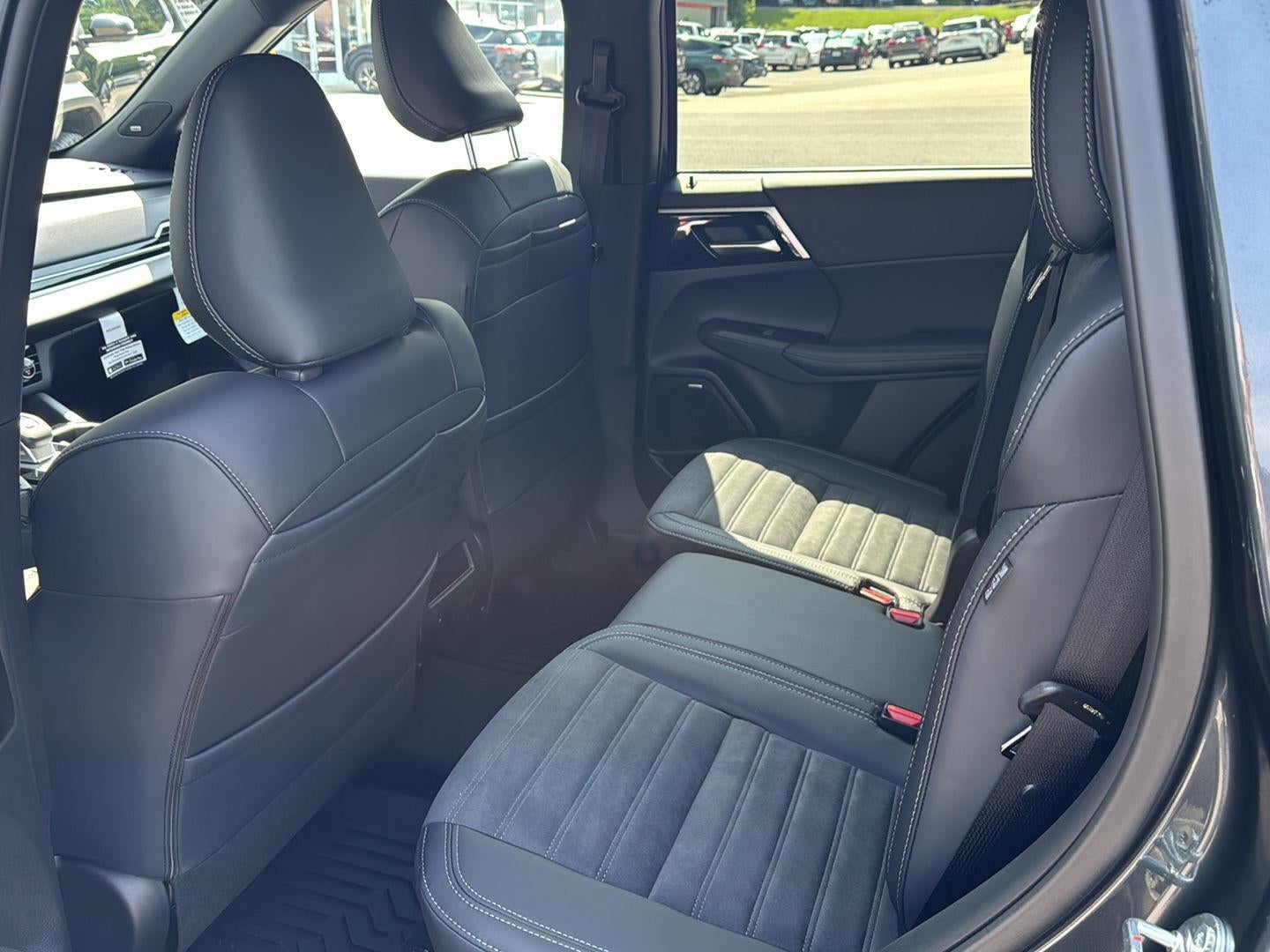 2026 Mitsubishi Outlander LE