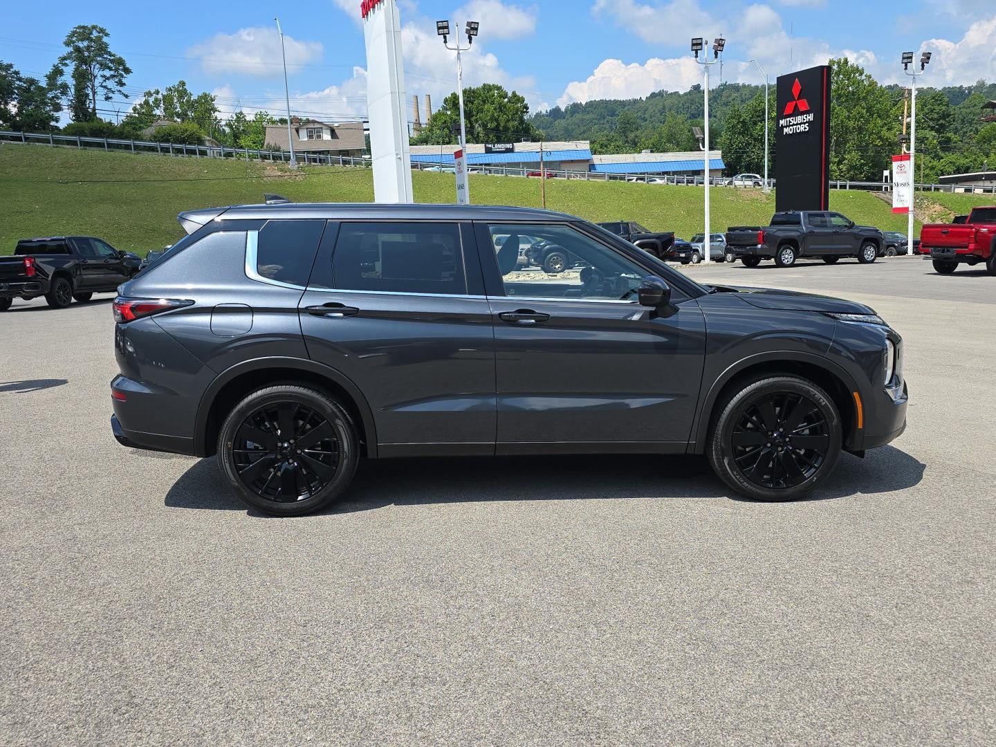 2026 Mitsubishi Outlander LE