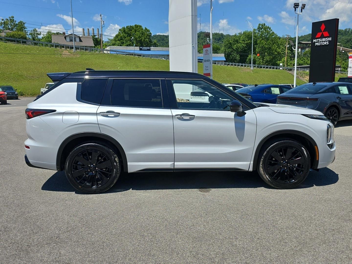 2026 Mitsubishi Outlander Black Edition