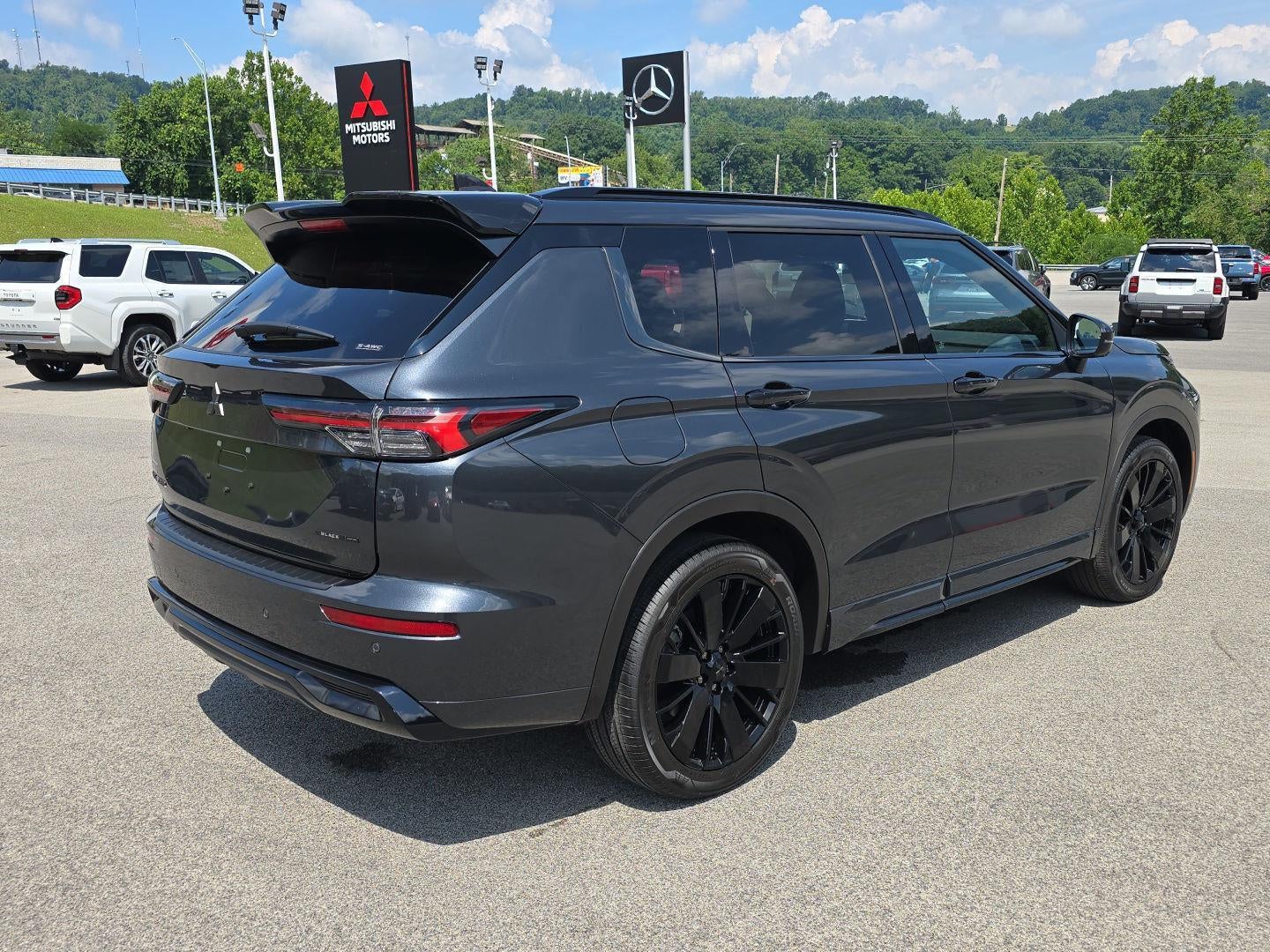 2026 Mitsubishi Outlander Black Edition