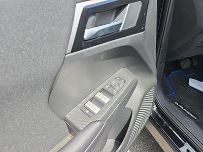 2025 Mitsubishi Outlander Plug-In Hybrid ES