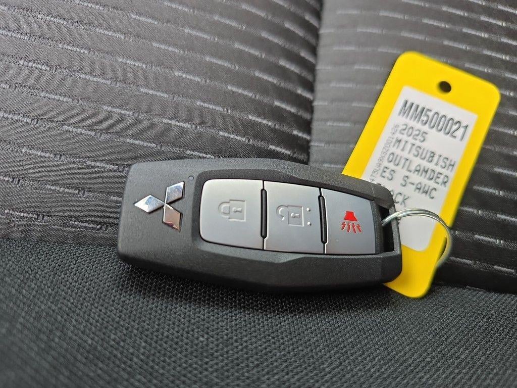 2025 Mitsubishi Outlander Plug-In Hybrid ES