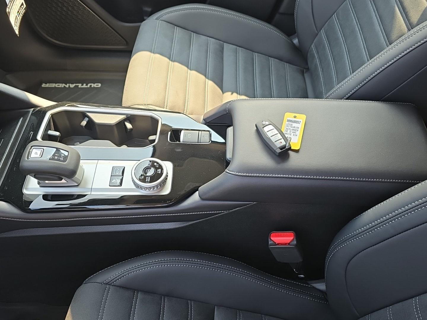 2026 Mitsubishi Outlander Plug-In Hybrid SE
