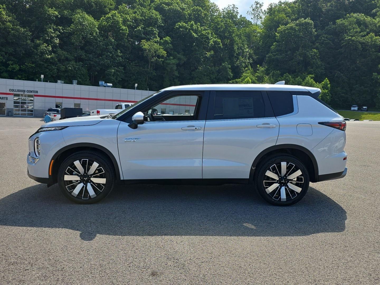 2026 Mitsubishi Outlander Plug-In Hybrid SE