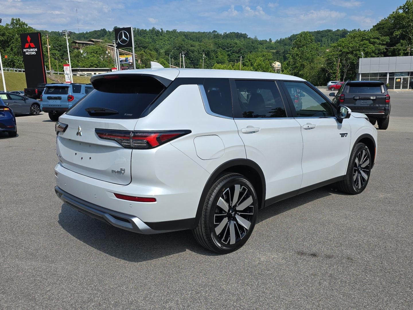 2026 Mitsubishi Outlander Plug-In Hybrid SE