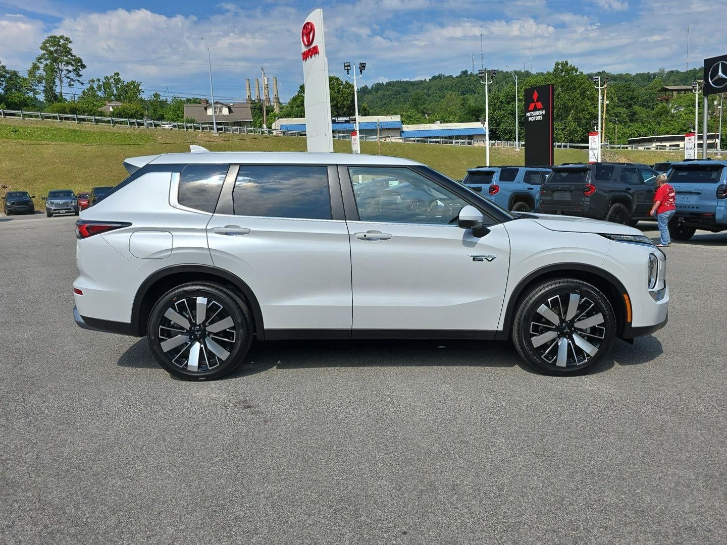 2026 Mitsubishi Outlander Plug-In Hybrid SE