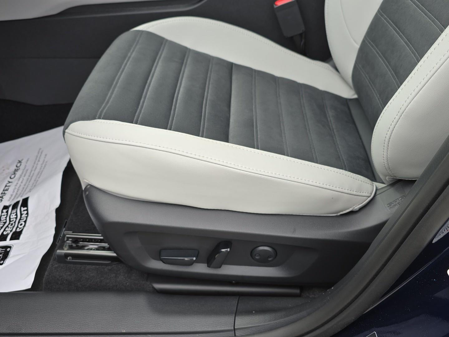 2026 Mitsubishi Outlander Plug-In Hybrid SE