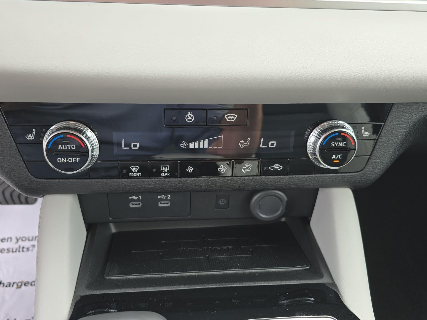 2026 Mitsubishi Outlander Plug-In Hybrid SE