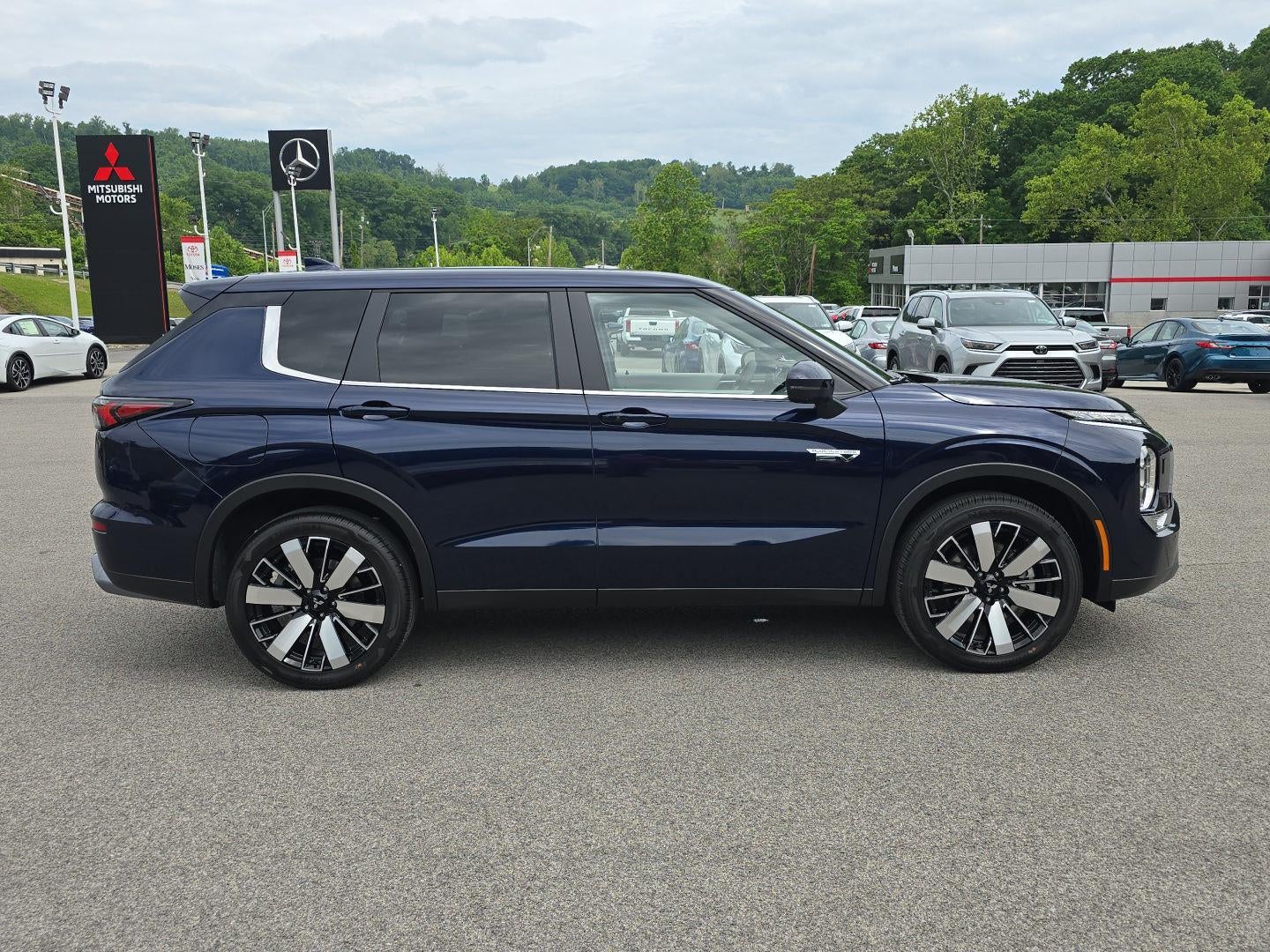 2026 Mitsubishi Outlander Plug-In Hybrid SE