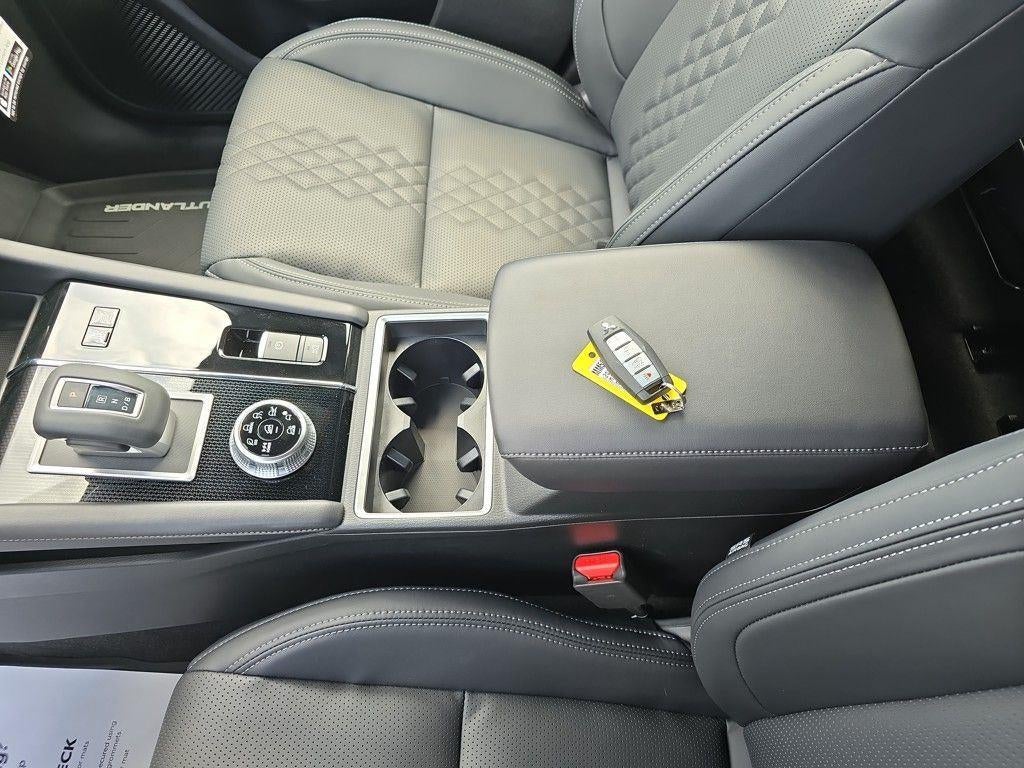 2025 Mitsubishi Outlander Plug-In Hybrid SEL Black Edition