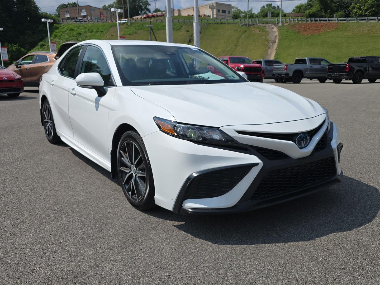 2023 Toyota Camry Hybrid SE