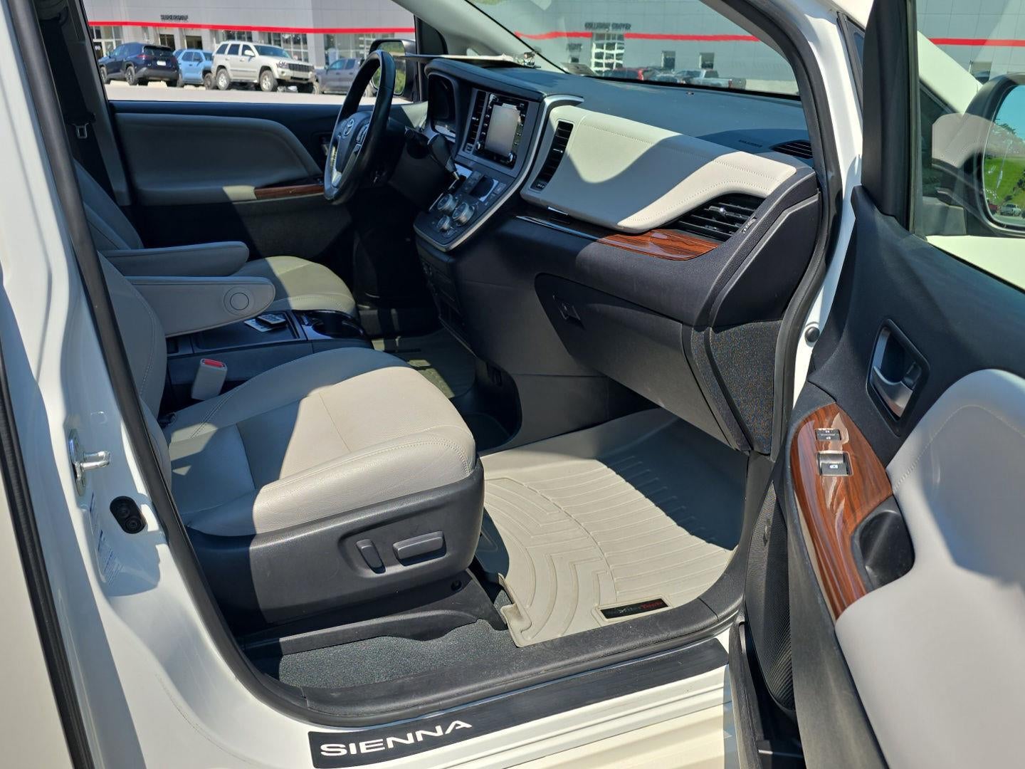 2020 Toyota Sienna Limited Premium 7-Passenger