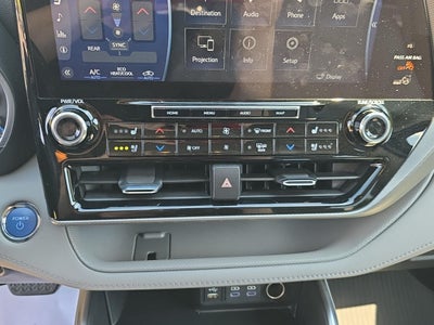 2022 Toyota Highlander Hybrid Platinum