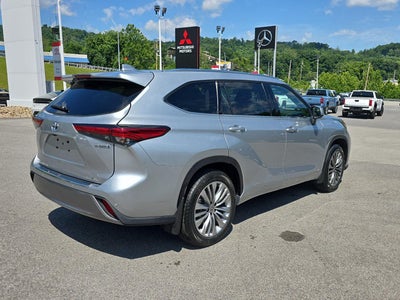 2022 Toyota Highlander Hybrid Platinum
