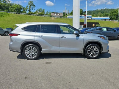 2022 Toyota Highlander Hybrid Platinum