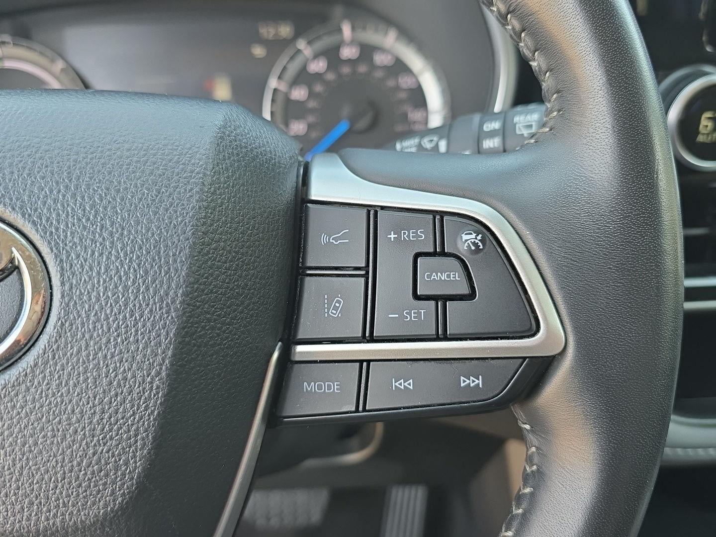 2025 Toyota Highlander Hybrid XLE