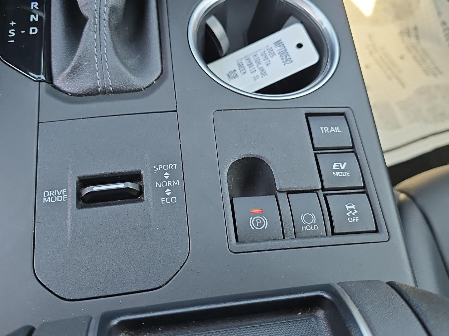 2025 Toyota Highlander Hybrid XLE