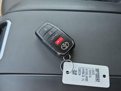 2025 Toyota Highlander Hybrid XLE