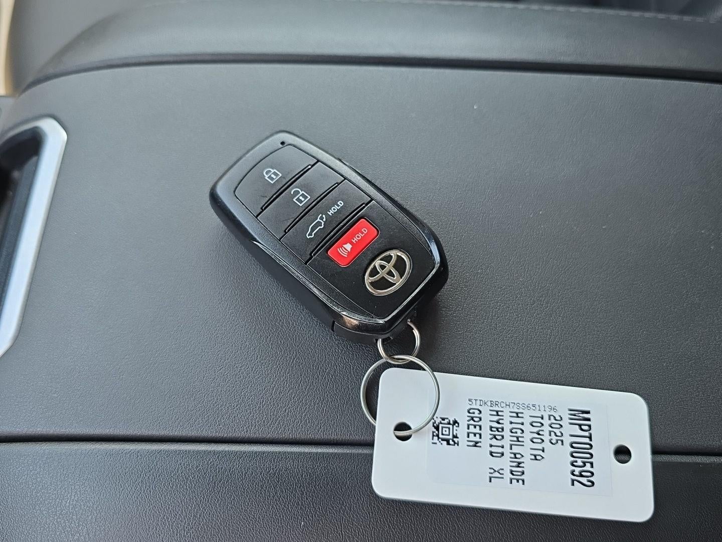 2025 Toyota Highlander Hybrid XLE