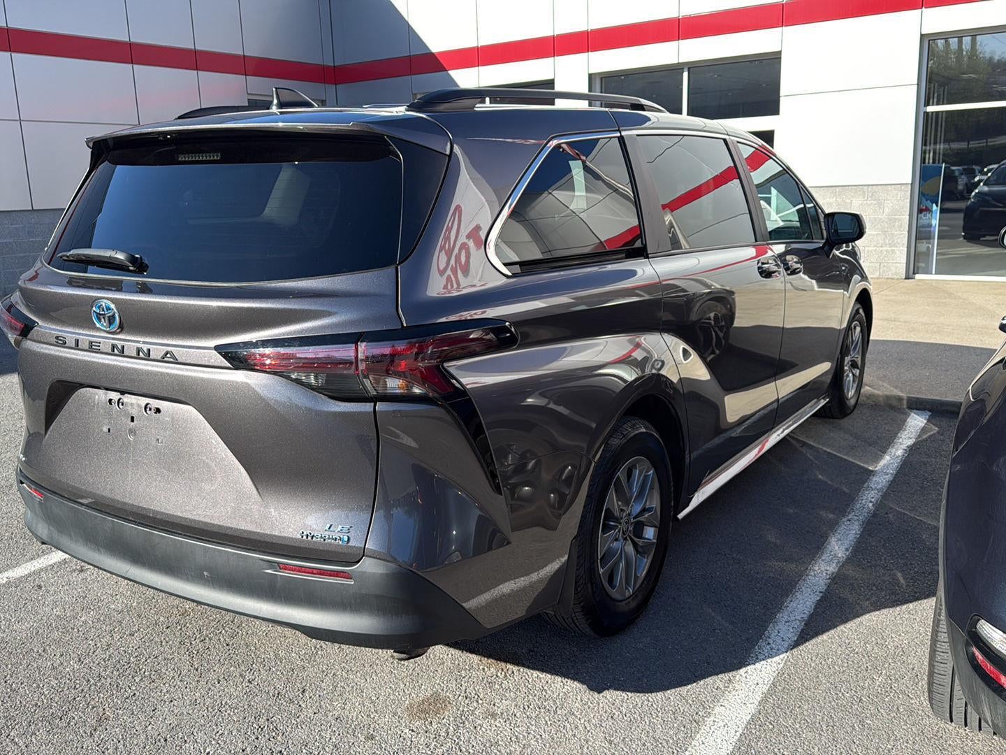 2023 Toyota Sienna LE 8-Passenger