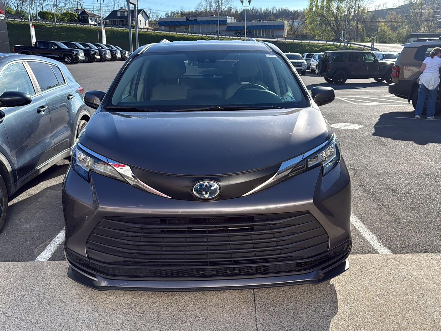 2023 Toyota Sienna LE 8-Passenger