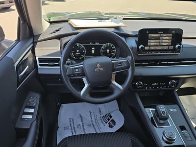 2025 Mitsubishi Outlander Plug-In Hybrid ES