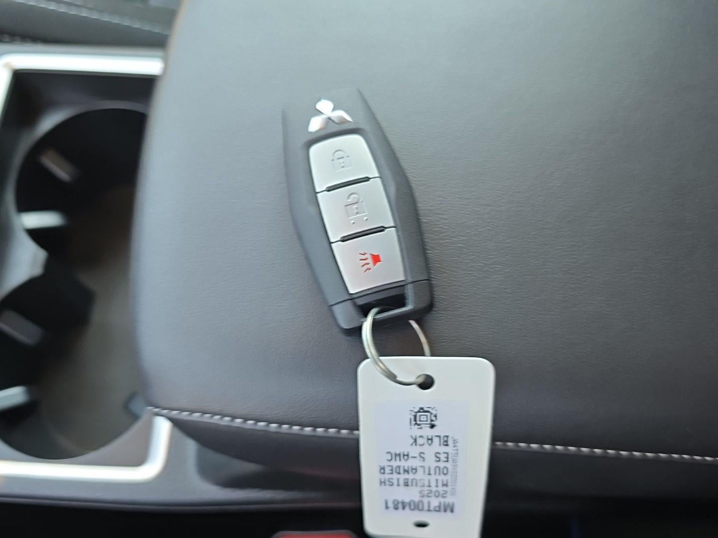 2025 Mitsubishi Outlander Plug-In Hybrid ES